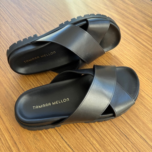 Tamara Mellon Dwell Flat Lug Sole Sandal Black Leather Women’s Size 7.5 - Picture 1 of 3